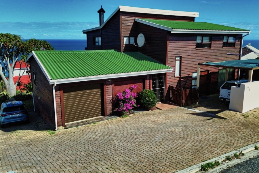 4 Bedroom Property for Sale in Herolds Bay Western Cape